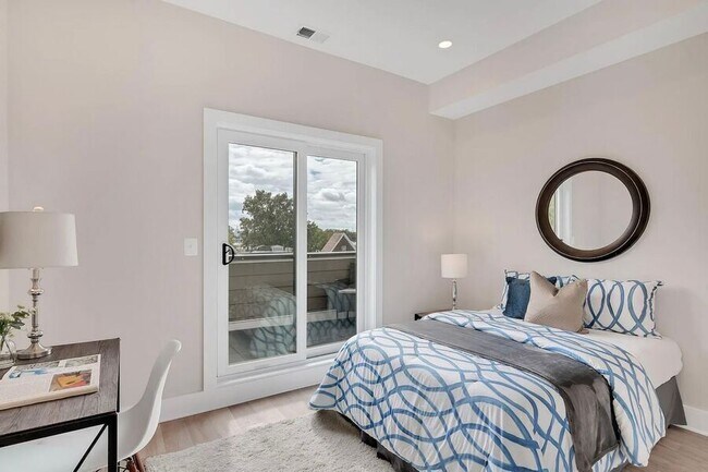 Building Photo - 1130 Penn St NE