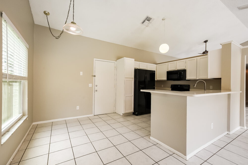 Building Photo - 1214 Lacey Oak Dr