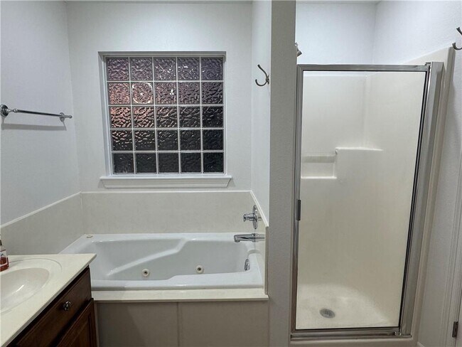 Building Photo - 285 Carrington Ave