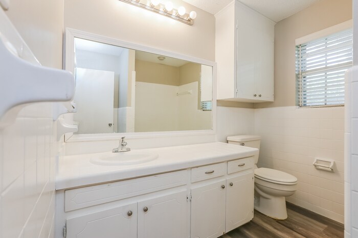 Building Photo - 3405 Dunkeld Dr