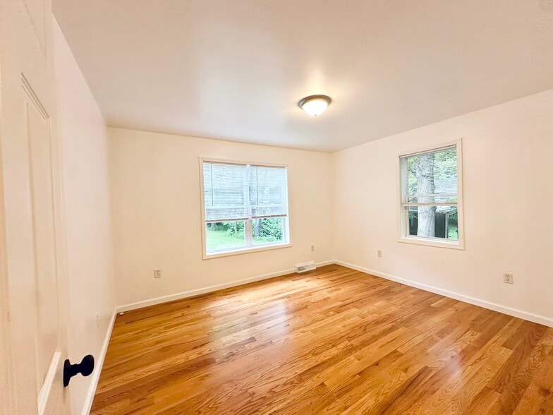 First floor master - 21 Loughberry Rd S