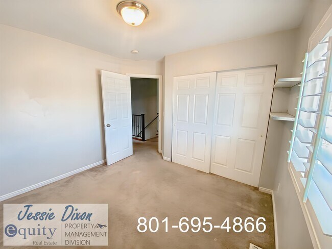 Building Photo - 910 James Cir