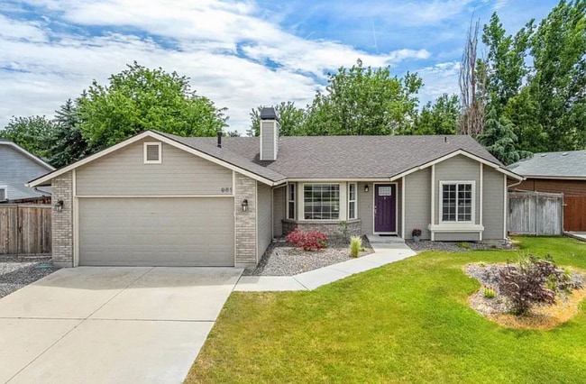 Building Photo - 961 W Newport St