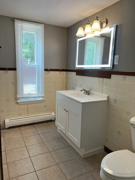 Building Photo - 133 Pleasant St