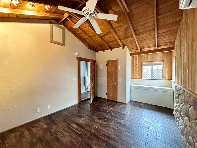 Building Photo - 1 Bed + 1 Bath Cottage | Hollywood By the Sea | Unfurnished