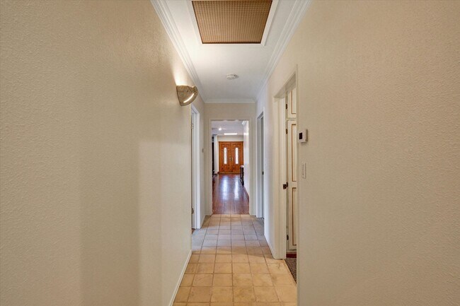 Building Photo - 5-Bedroom Home in Desirable Friendly Hills...