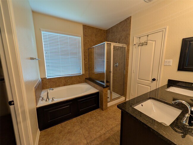 Building Photo - 6614 Hunters Creek Ln