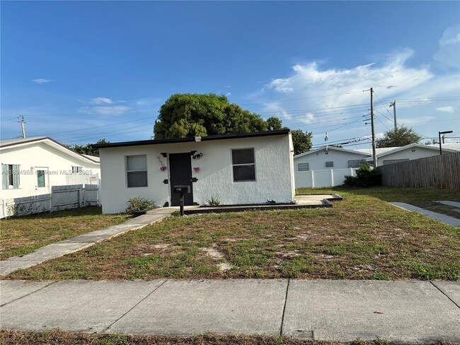 Building Photo - 550 NW 15th Ct
