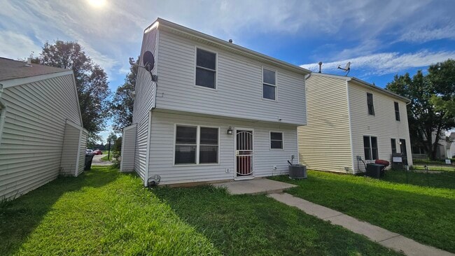 Building Photo - 3724 Revolutionary Dr