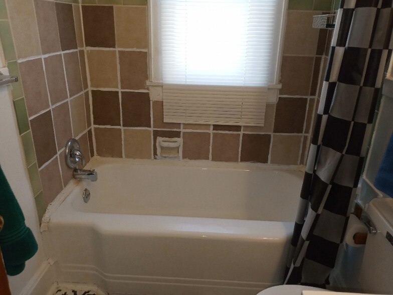 Building Photo - 1210 Erie St