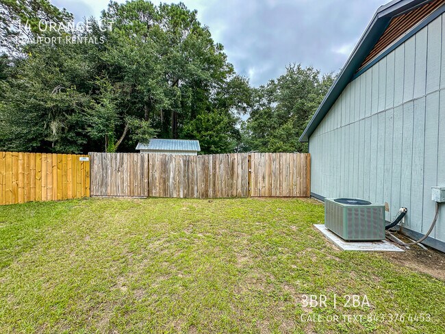 Building Photo - 14 Orange Ct