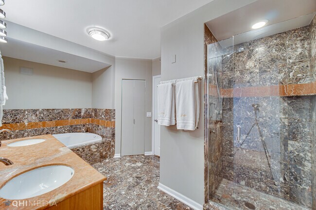 Building Photo - 635 N Dearborn St