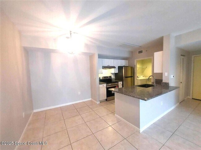 Building Photo - 5095 Fairways Cir