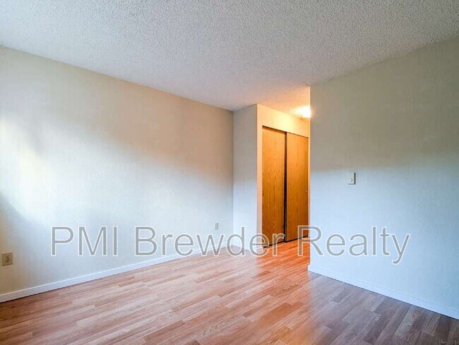 Building Photo - 19851 25th Ave NE