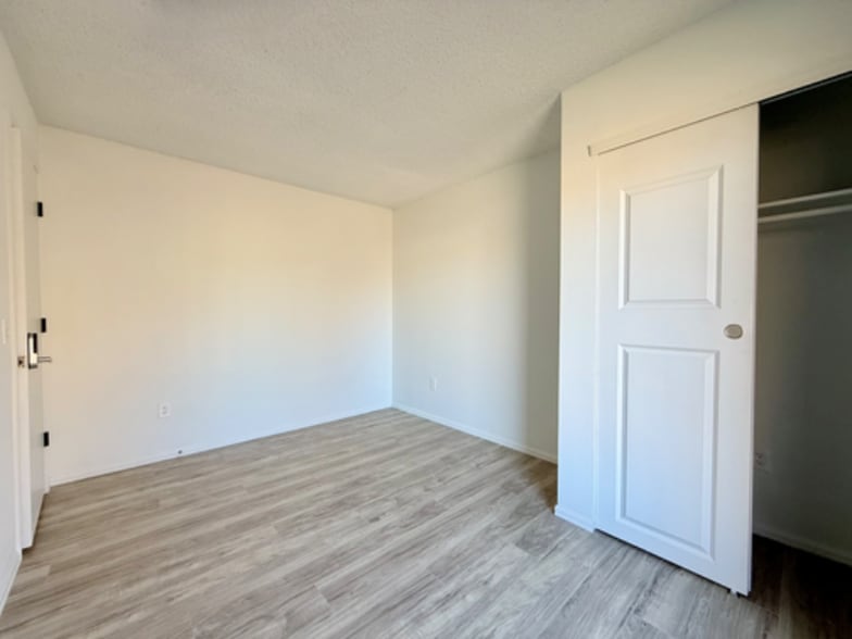 Building Photo - 2708 W 98th Dr