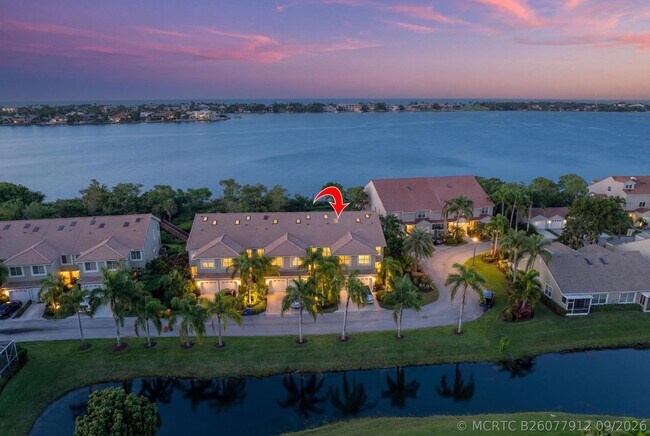 Building Photo - 88 N Lakeshore Dr