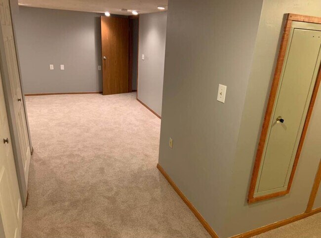 Building Photo - 1732 Ridgebury Dr