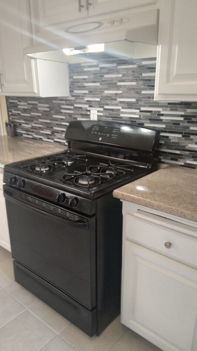 Building Photo - 2724 W Caldwell St