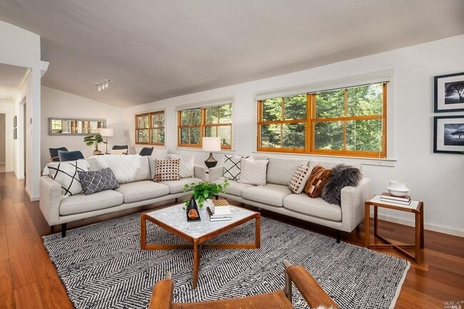 Building Photo - 5BD/3.5BA HOME ON DESIRABLE CULLODEN PARK RD.