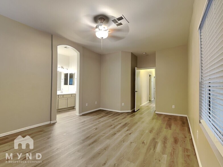 Building Photo - 2607 S 156th Ave