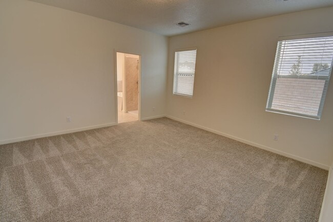 Building Photo - New Twilight Home
