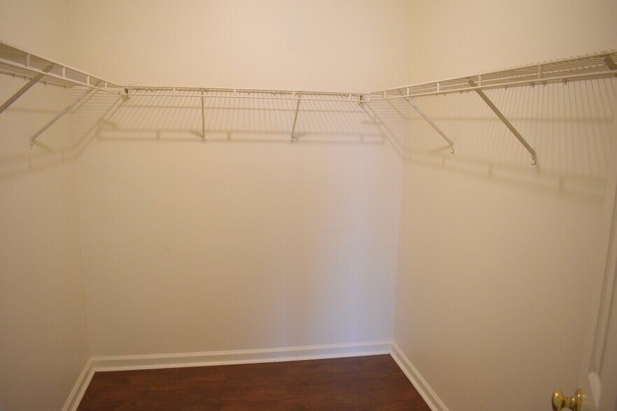 Building Photo - 2500 Hawes Ct