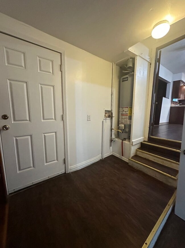 Building Photo - 4 Bed, 2 Bath, 2 dInng, 2 Living