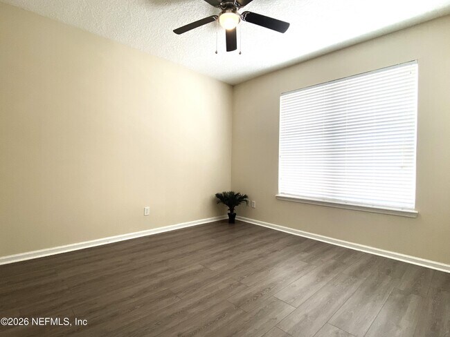 Building Photo - 10519 Creston Glen Cir E