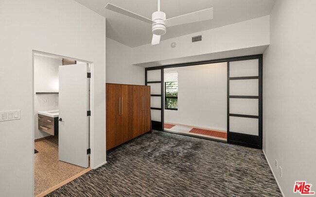 Building Photo - 135 Outrigger Mall