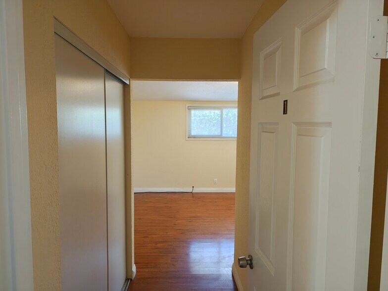 Building Photo - 2880 Santez Dr