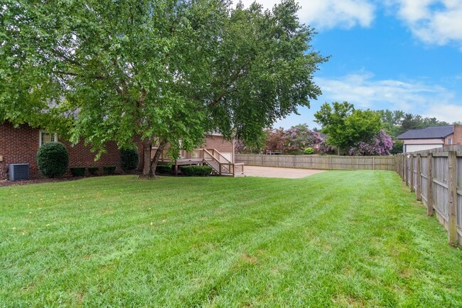 Building Photo - 105 Walnut Ct