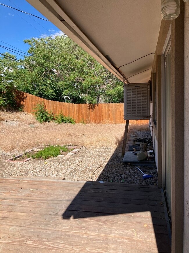 Building Photo - **READY FOR MOVE IN** 3 Bedroom/2 Bath Single Story Home