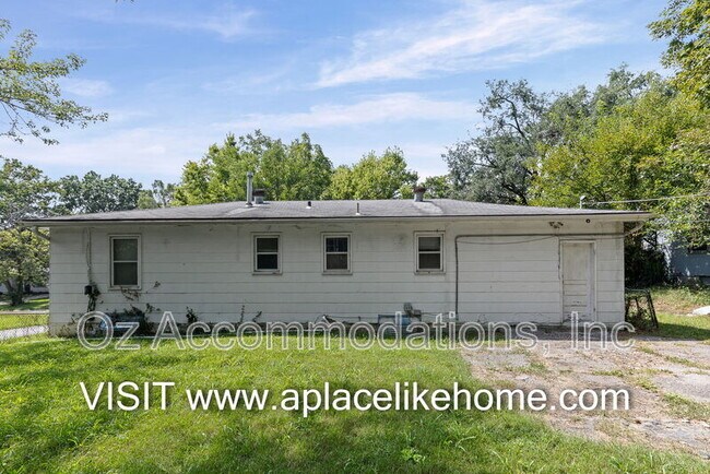 Building Photo - 9811 Marsh Ave
