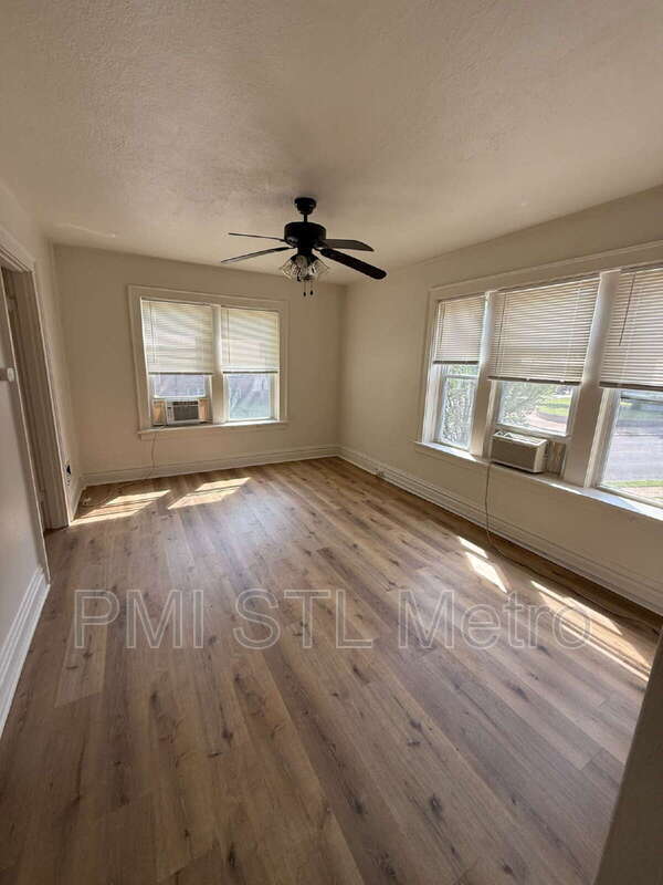 Building Photo - 3883 Meramec St