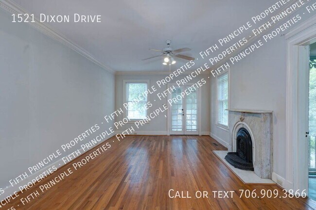 Building Photo - 1521 S Dixon Dr