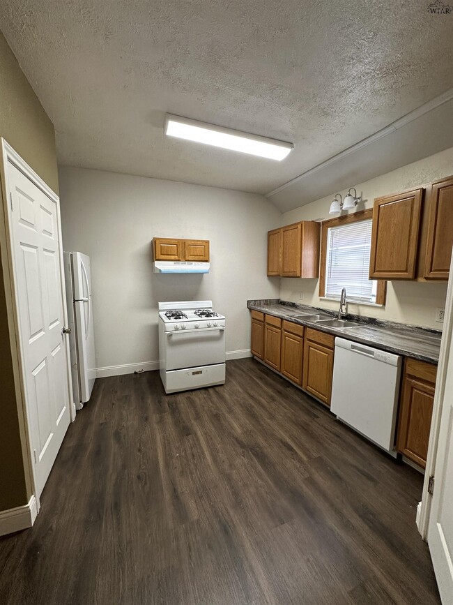 Building Photo - 2012 Monroe St