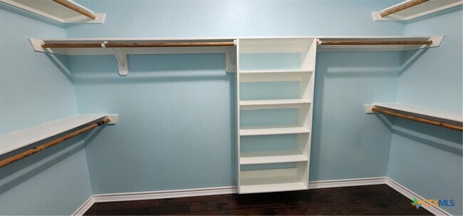 Building Photo - 4509 Twin Oaks Cir