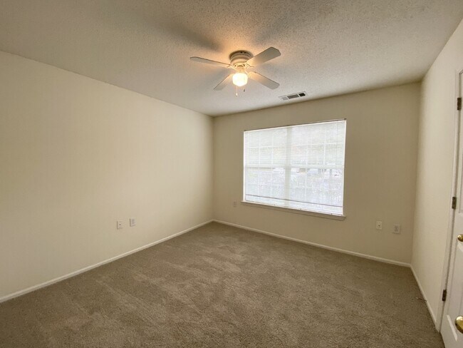 Building Photo - First Floor Living! One Bedroom Apartment in The Reserve at Woodbridge