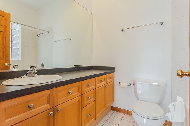 Building Photo - 1326 W Diversey Pkwy