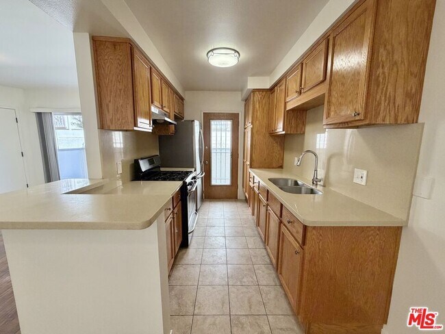 Building Photo - 11727 Mayfield Ave