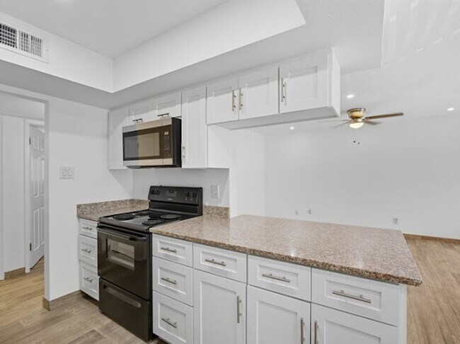 Building Photo - 6700 Escondido Dr