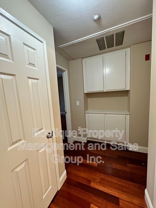 Building Photo - 722 Timberwood
