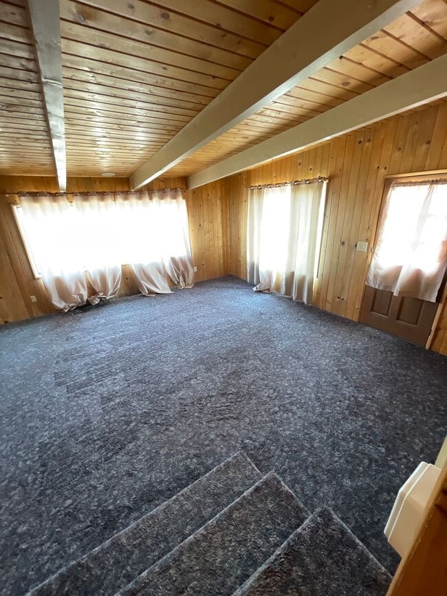 Building Photo - Country Living - 1 Bedroom / 1 Bath Home in Redmond