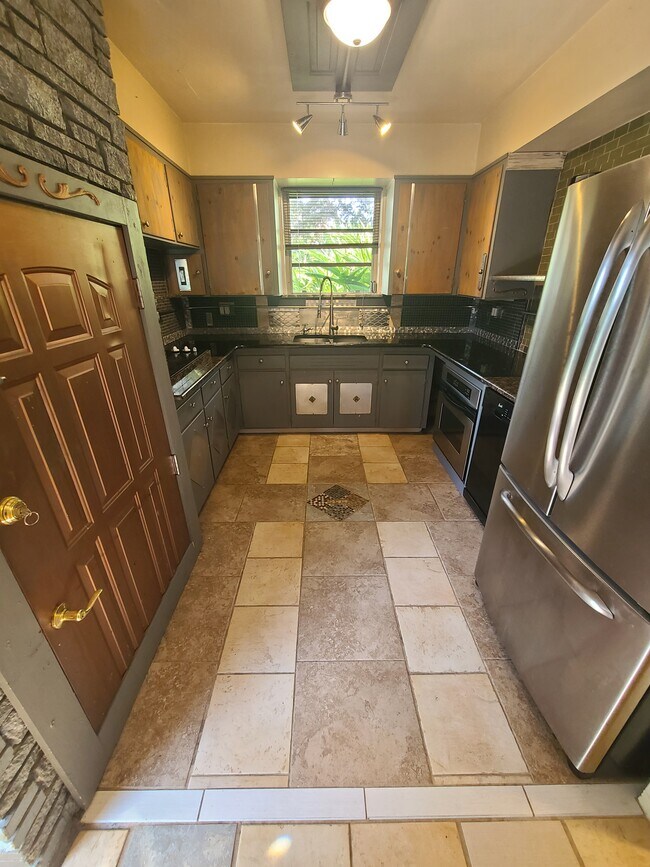 Building Photo - 1703 John Anderson Dr