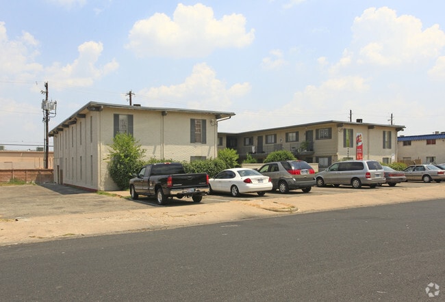Building Photo - Gault Street Apartments