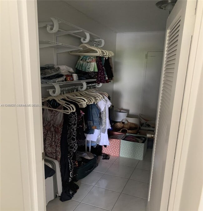 Building Photo - 900 Bay Dr