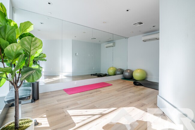 Building Photo - 1326 Ocean Ave