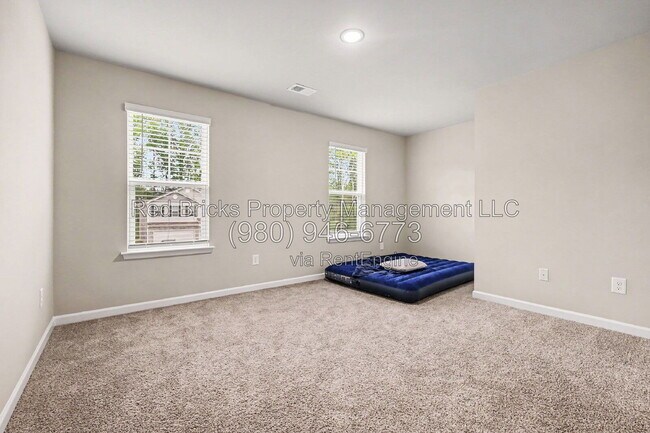 Building Photo - 2132 Clapham Ct