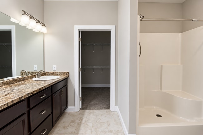 Building Photo - 1566 Lake Villa Cir