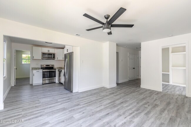 Building Photo - 138 Kingston Ave